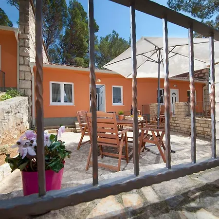 Apartments And Mobile Homes Makarska Buitenkant foto
