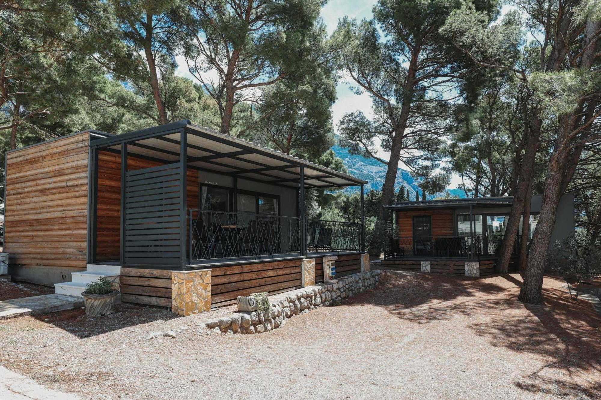 Apartment And Mobile Homes *