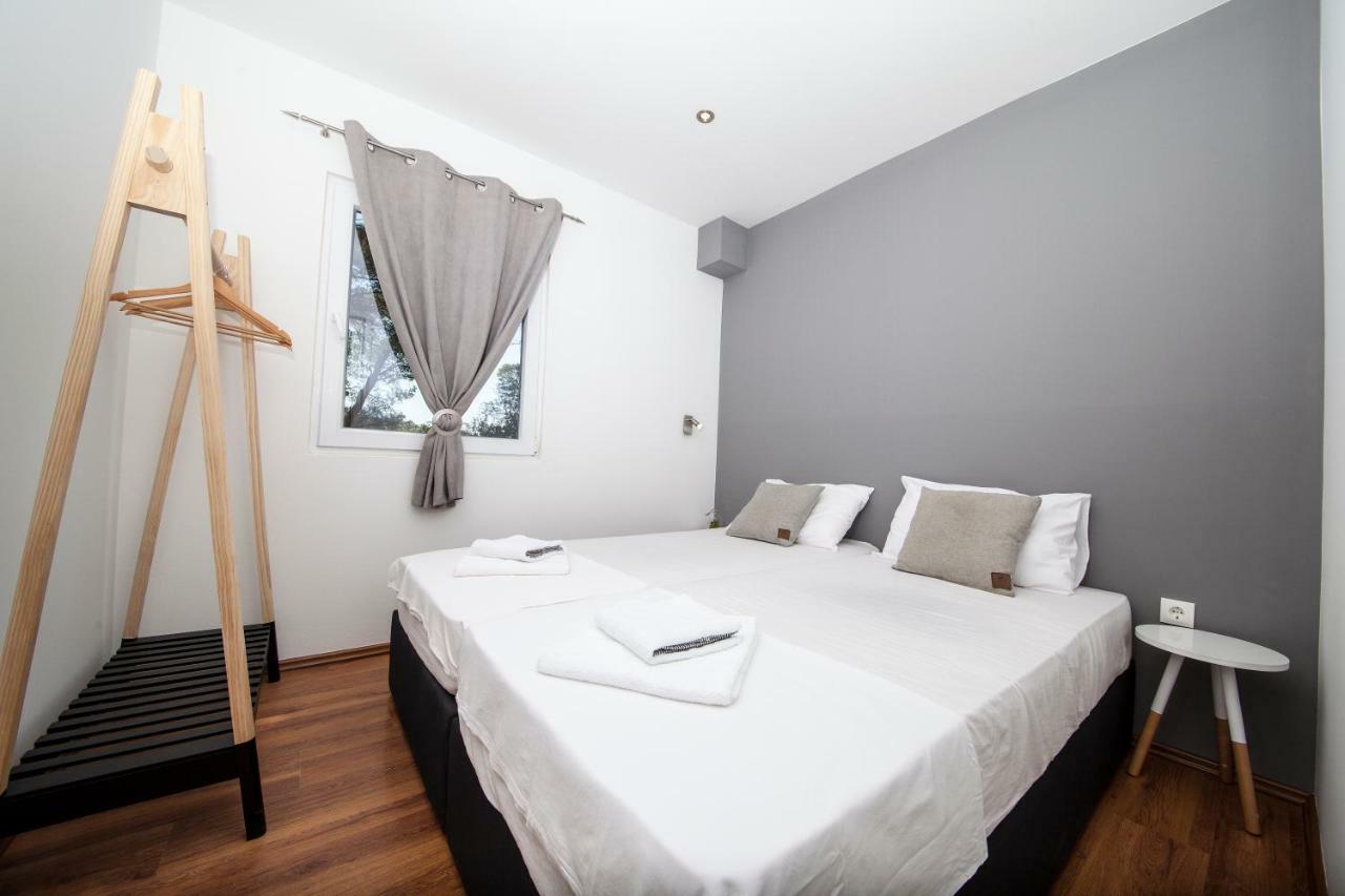 And Mobile Homes Apartma *